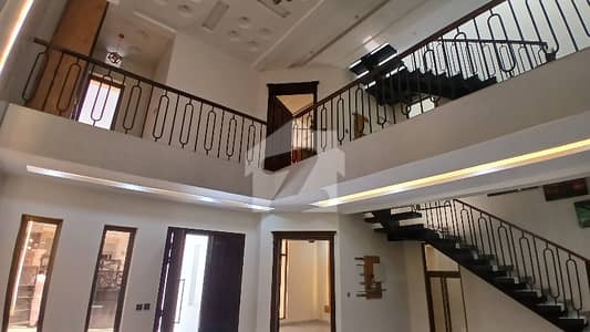 8-MARLA HOUSE AVAILABLE FOR SALE