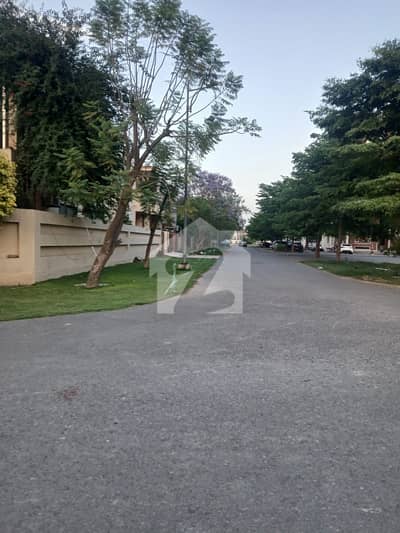 22Marla Corner Plot For Residence, 70fet road surroundings by house