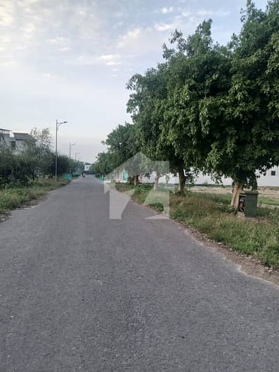 ڈی ایچ اے فیز9 پریزم - بلاک ایم ڈی ایچ اے فیز9 پریزم,ڈی ایچ اے ڈیفینس,لاہور میں 1 کنال رہائشی پلاٹ 1.8 کروڑ میں برائے فروخت۔
