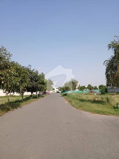 ڈی ایچ اے فیز 8 - بلاک ٹی فیز 8,ڈیفنس (ڈی ایچ اے),لاہور میں 1 کنال رہائشی پلاٹ 3.75 کروڑ میں برائے فروخت۔ ڈی ایچ اے فیز 8 - بلاک ٹی فیز 8,ڈیفنس (ڈی ایچ اے),لاہور میں 1 کنال رہائشی پلاٹ 3.75 کروڑ میں برائے فروخت۔