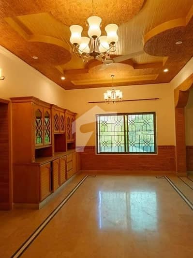 Beautiful Corner House Available For Rent in G11