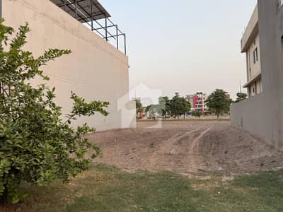 پارک ویو سٹی ۔ سلور بلاک پارک ویو سٹی,لاہور میں 5 مرلہ رہائشی پلاٹ 40.0 لاکھ میں برائے فروخت۔ پارک ویو سٹی ۔ سلور بلاک پارک ویو سٹی,لاہور میں 5 مرلہ رہائشی پلاٹ 40.0 لاکھ میں برائے فروخت۔