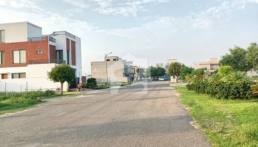 5 MARLA ONGROUND MOST BEAUTIFUL PRIME LOCATION RESIDENTIAL PLOT FOR SALE IN NEW LAHORE CITY PH 4 .