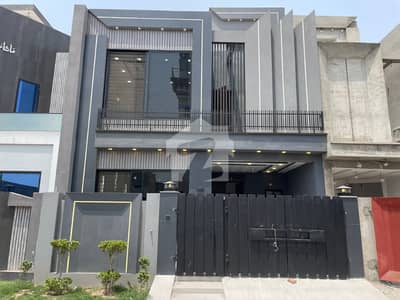 بحریہ ٹاؤن فیز 8 بحریہ ٹاؤن راولپنڈی,راولپنڈی میں 3 کمروں کا 5 مرلہ مکان 2.1 کروڑ میں برائے فروخت۔