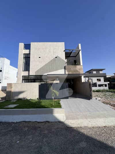 Modern Architectural Masterpiece: 8 Marla Designer House With Full Basement Modern Architectural Masterpiece: 8 Marla Designer House With Full Basement