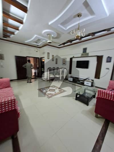 3 Bed Dd Very Well Maintained 1st Floor Unit 200 Yards