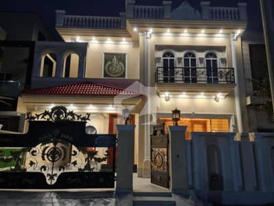 امپیریل گارڈن ہومز پیراگون سٹی,لاہور میں 4 کمروں کا 10 مرلہ مکان 5.5 کروڑ میں برائے فروخت۔
