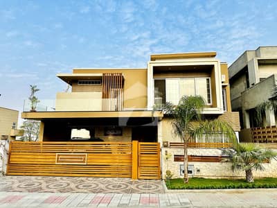 ڈی ایچ اے ڈیفینس فیز 2 ڈی ایچ اے ڈیفینس,اسلام آباد میں 6 کمروں کا 1 کنال مکان 10.5 کروڑ میں برائے فروخت۔