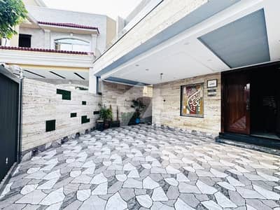 10 marla well maintained house is up for sale in Paragon City
