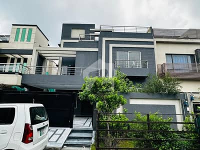 10 Marla Used House Available For Sale In Paragon City