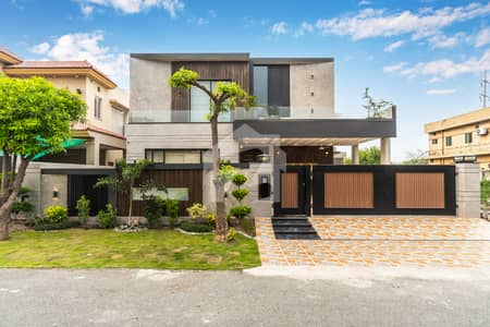 Grand 1 Kanal House With Beautiful Interior & Exterior