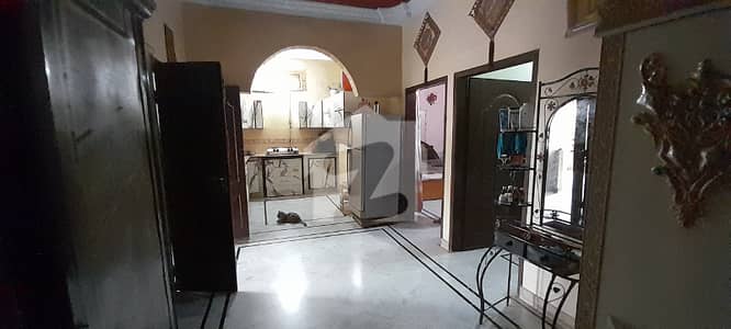 ایئرپورٹ روڈ کراچی میں 4 کمروں کا 5 مرلہ مکان 1.95 کروڑ میں برائے فروخت۔