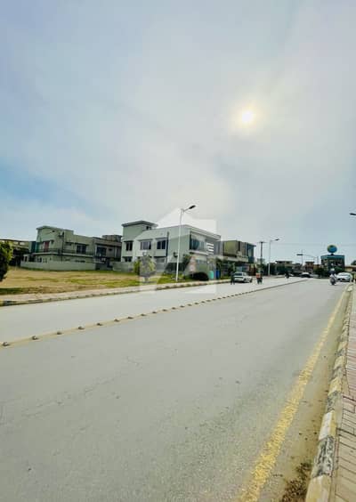 بحریہ ٹاؤن فیز 7 بحریہ ٹاؤن راولپنڈی,راولپنڈی میں 1 کنال رہائشی پلاٹ 3.75 کروڑ میں برائے فروخت۔