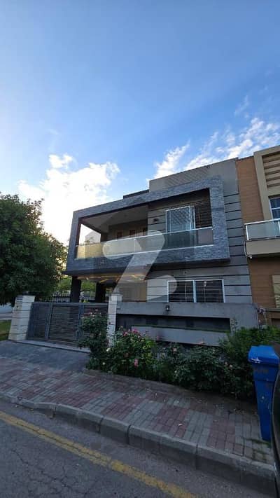 10 Marla Double Unit House for Sale in Bahria Town Phase 4