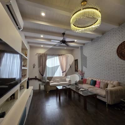 ڈی ایچ اے فیز 8 ڈی ایچ اے ڈیفینس,کراچی میں 6 کمروں کا 1 کنال مکان 21.0 کروڑ میں برائے فروخت۔