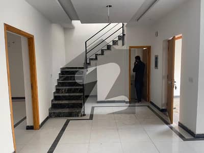 5 MARLA DOUBLE STORY HOUSE AVAILABLE FOR RENT