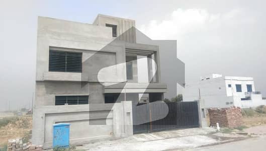 بحریہ ٹاؤن ۔ سیکٹر ایف بحریہ ٹاؤن,لاہور میں 5 کمروں کا 10 مرلہ مکان 2.4 کروڑ میں برائے فروخت۔