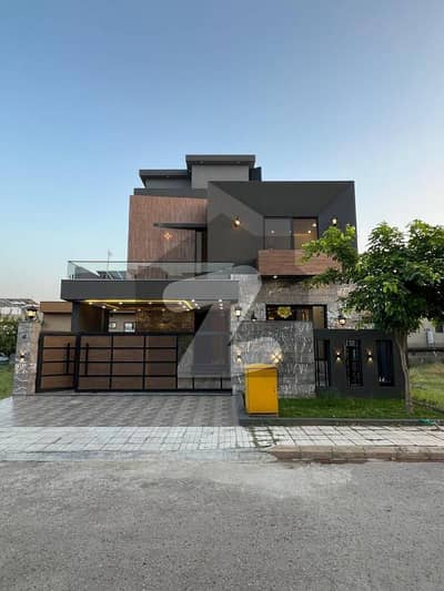 10 Marla Brand New Designer House Up For Sale