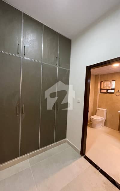 Unoccupied Flat Of 2486 Square Feet Is Available For sale In Cantt