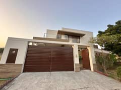 5 Bed Room Luxury Villa at Prime Location in Bahria Town Karachi, 2km from main gate, near commercial, gallery and IMTIAZ Mega Store