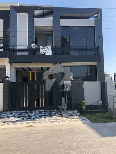 5 Marla Brand New Modern Design Lavish House For Sale In Park View City Lahore | For Discounted Price And Original Pictures Download The App "Signature Lands".