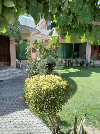 1 Kanal Beautiful Stylish Upper Portion Available For Rent Near Emporium Mall Doctors Hospital