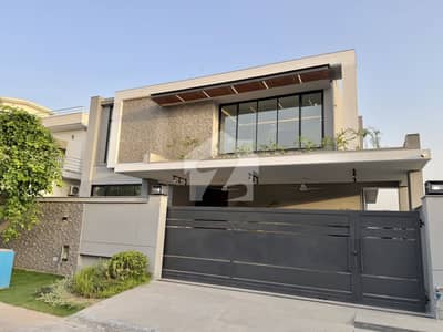 Architecture 5 Beds Solid Construction Bungalow For Sale