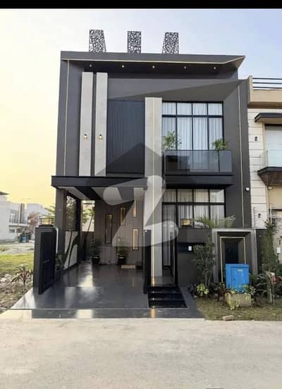 Luxury Beautiful 5 Marla Full House For Rent