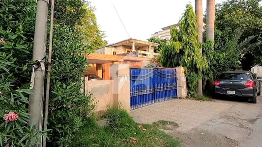 کینٹ لاہور میں 1 کنال رہائشی پلاٹ 9.0 کروڑ میں برائے فروخت۔