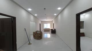 Prime Location 2300 Square Feet Flat For Grabs In Shaheed Millat Road