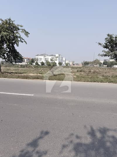 ڈی ایچ اے فیز 8 - بلاک ٹی فیز 8,ڈیفنس (ڈی ایچ اے),لاہور میں 2 کنال رہائشی پلاٹ 15.5 کروڑ میں برائے فروخت۔
