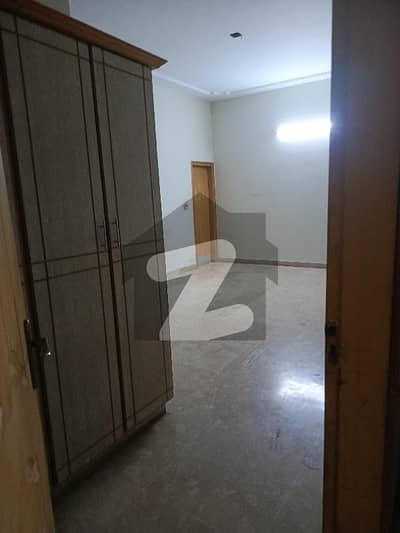 یونیورسٹی روڈ کراچی میں 8 کمروں کا 10 مرلہ مکان 2.99 کروڑ میں برائے فروخت۔ یونیورسٹی روڈ کراچی میں 8 کمروں کا 10 مرلہ مکان 2.99 کروڑ میں برائے فروخت۔