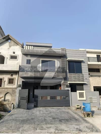 10 Marla Brand New House For Sale