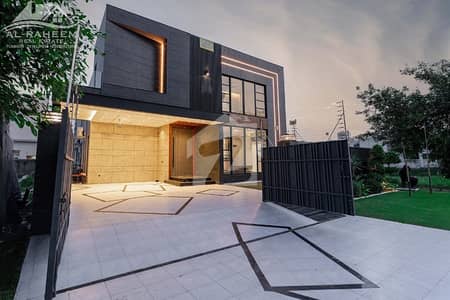 OWNER NEEDY 1 KANAL SOLID OWNER BUILT FULL BASEMENT BUNGALOW FOR SALE IN DHA PHASE 8 NEAR TO PARK.