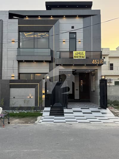 B block 5 Marla house available for sale