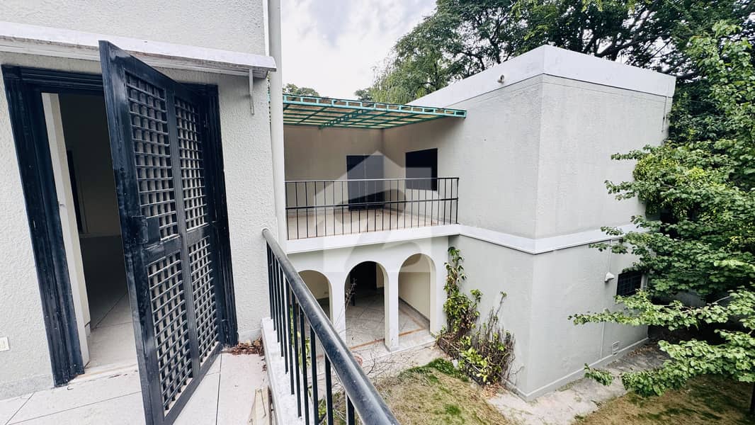Beautiful 6 Bedrooms Double Story House Available For Rent. . Beautiful 6 Bedrooms Double Story House Available For Rent. .