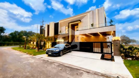 VALUE FOR MONEY! 2 KANAL BUNGALOW IN DHA AT PRIME SPOT