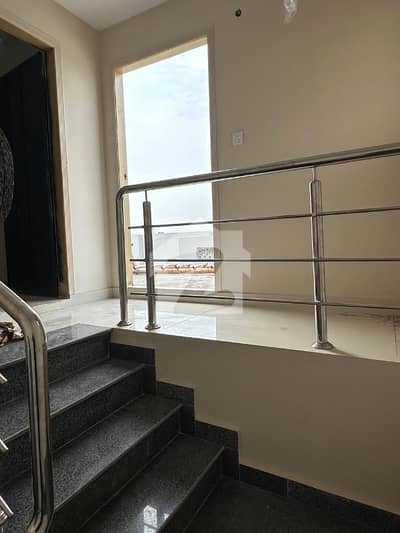 6 Marla TILE FLOORING  1ST ENTRY  VERY BEAUTIFUL  HOT LOCATION  BEAUTIFUL SELLING  IMPORTED TILE'S  IMPORTED SENATORY
