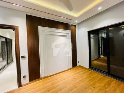 ELEGANT BUNGALOW ULTRA MODERN PHASE 7 STYLISH FOR RENT 1 KANAL