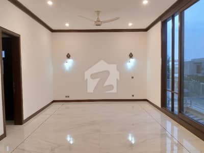 500 YARD BuNGaLOW FOR RENT BRAND NEW PRIME LOCATION PHASE 6