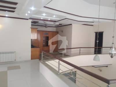 DEFENCE PHASE 8 AIR AVENUE ONE KANAL BUNGLOW VIP OPTION FOR RENT.