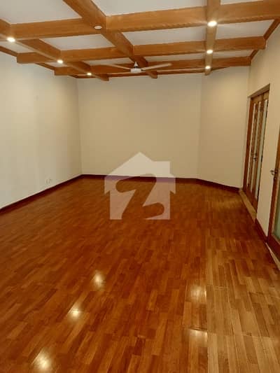 Gulberg 12 Marla Decent Town House Is Available For Sale.