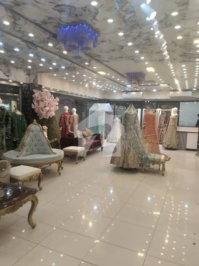 ایم ایم عالم روڈ گلبرگ,لاہور میں 9 مرلہ Studio دکان 12.0 لاکھ میں کرایہ پر دستیاب ہے۔