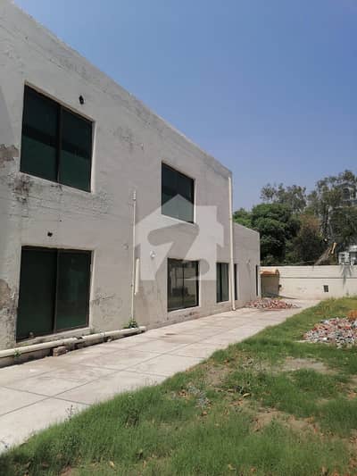 40 Marla House Link Mm Alam Road Is Available For Sale.