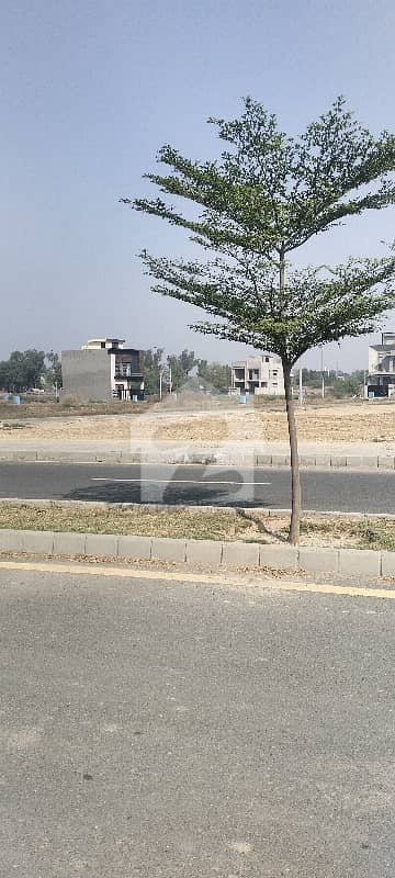 ڈی ایچ اے 11 رہبر سیکٹر 5 - بلاک یو ڈی ایچ اے 11 رہبر سیکٹر5 - کے ای ایم سی,ڈی ایچ اے 11 رہبر,لاہور میں 1 کنال رہائشی پلاٹ 1.75 کروڑ میں برائے فروخت۔
