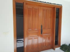 500 YARDS LUXURY BANGLOW JUST LIKE NEW WITH BASEMENT