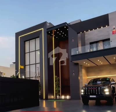 A modern designed luxurious 1 kanal house ready for sale.