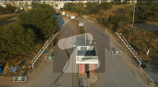 جی ۔ 16 اسلام آباد میں 16 مرلہ کمرشل پلاٹ 15.5 کروڑ میں برائے فروخت۔