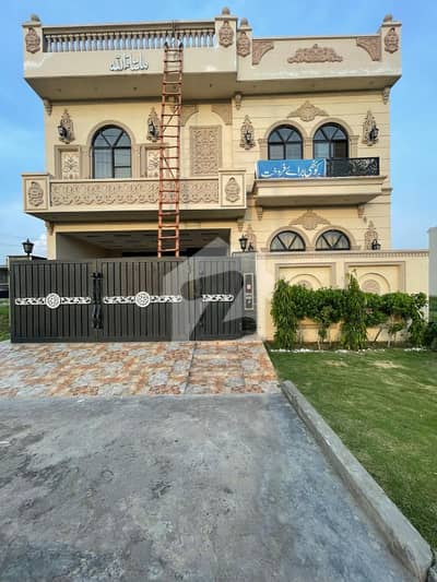 ایل ڈی اے ایوینیو لاہور میں 6 کمروں کا 10 مرلہ مکان 4.2 کروڑ میں برائے فروخت۔