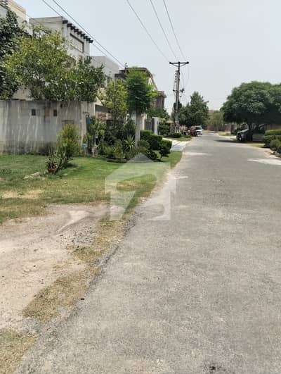 آئی ای پی انجینئرز ٹاؤن لاہور میں 1 کنال رہائشی پلاٹ 2.25 کروڑ میں برائے فروخت۔ آئی ای پی انجینئرز ٹاؤن لاہور میں 1 کنال رہائشی پلاٹ 2.25 کروڑ میں برائے فروخت۔
